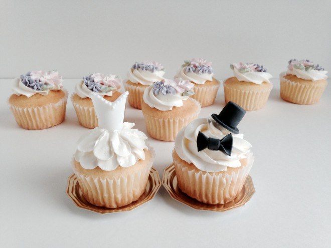 Bride and Groom Cupcake